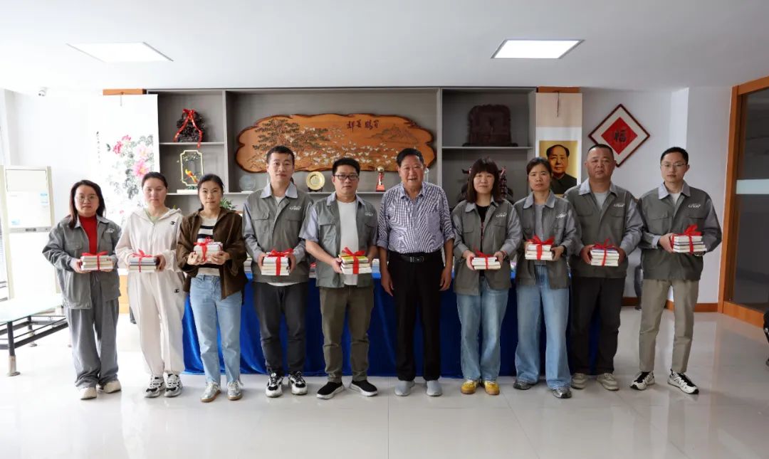 建書(shū)香雙鳥(niǎo),做學(xué)習(xí)達(dá)人 —— 雙鳥(niǎo)機(jī)械開(kāi)展“世界讀書(shū)日”贈(zèng)書(shū)活動(dòng)